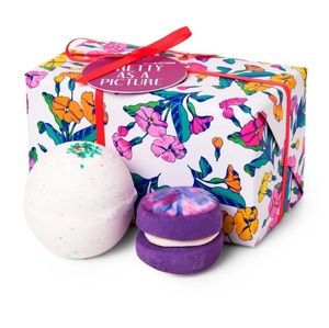NWT Lush Bath Bomb and Bubbleroon Set